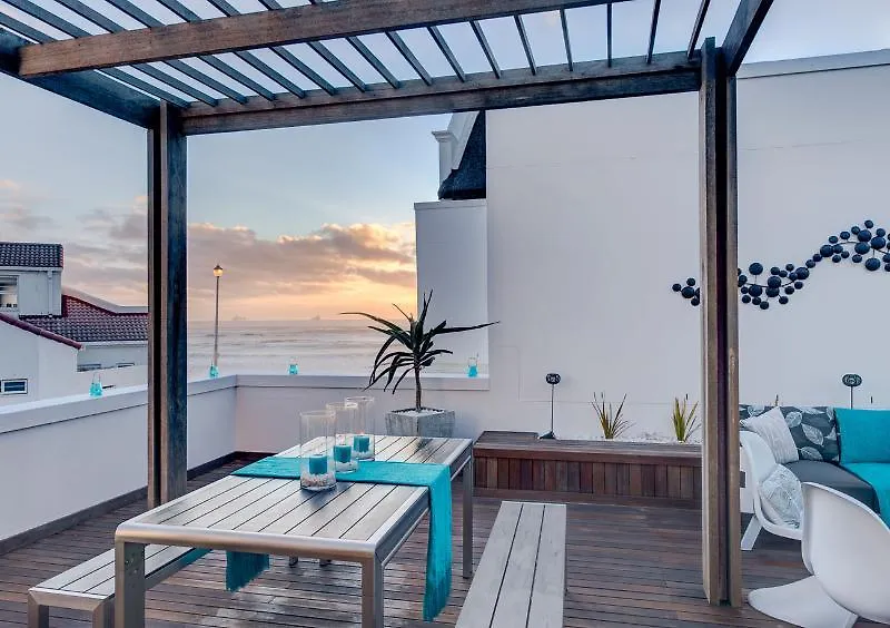 Santa Maria Beach House Ferienhaus Bloubergstrand